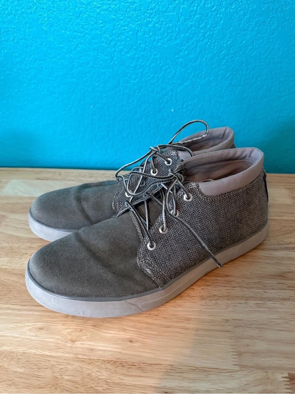 Eddie Bauer Rivet Chukka Canvas Shoes in Chrome Gray, Size 10